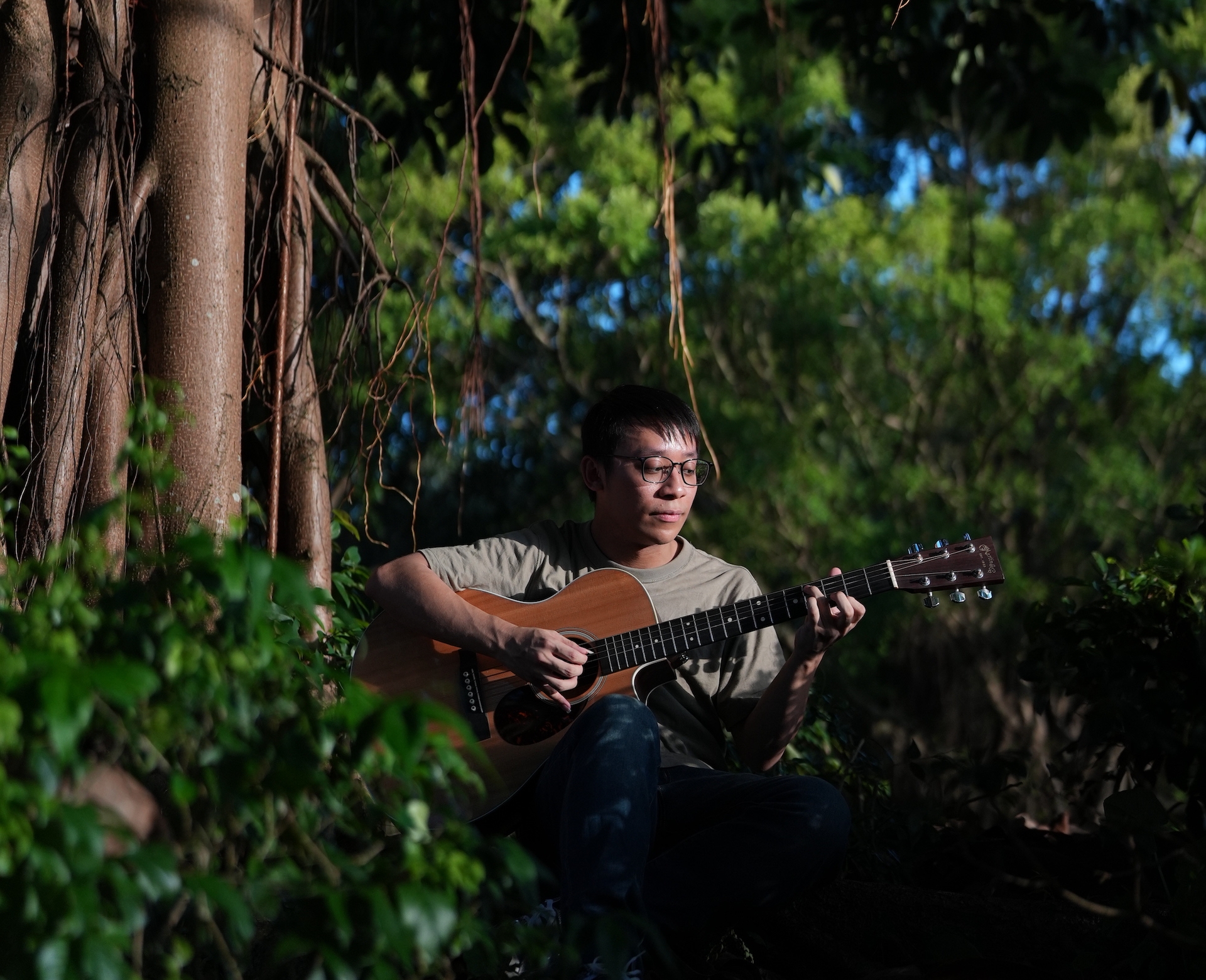 /static/bb96227eb98a6ac70b6349da4c847a93/andrew_guitar_playing.jpg